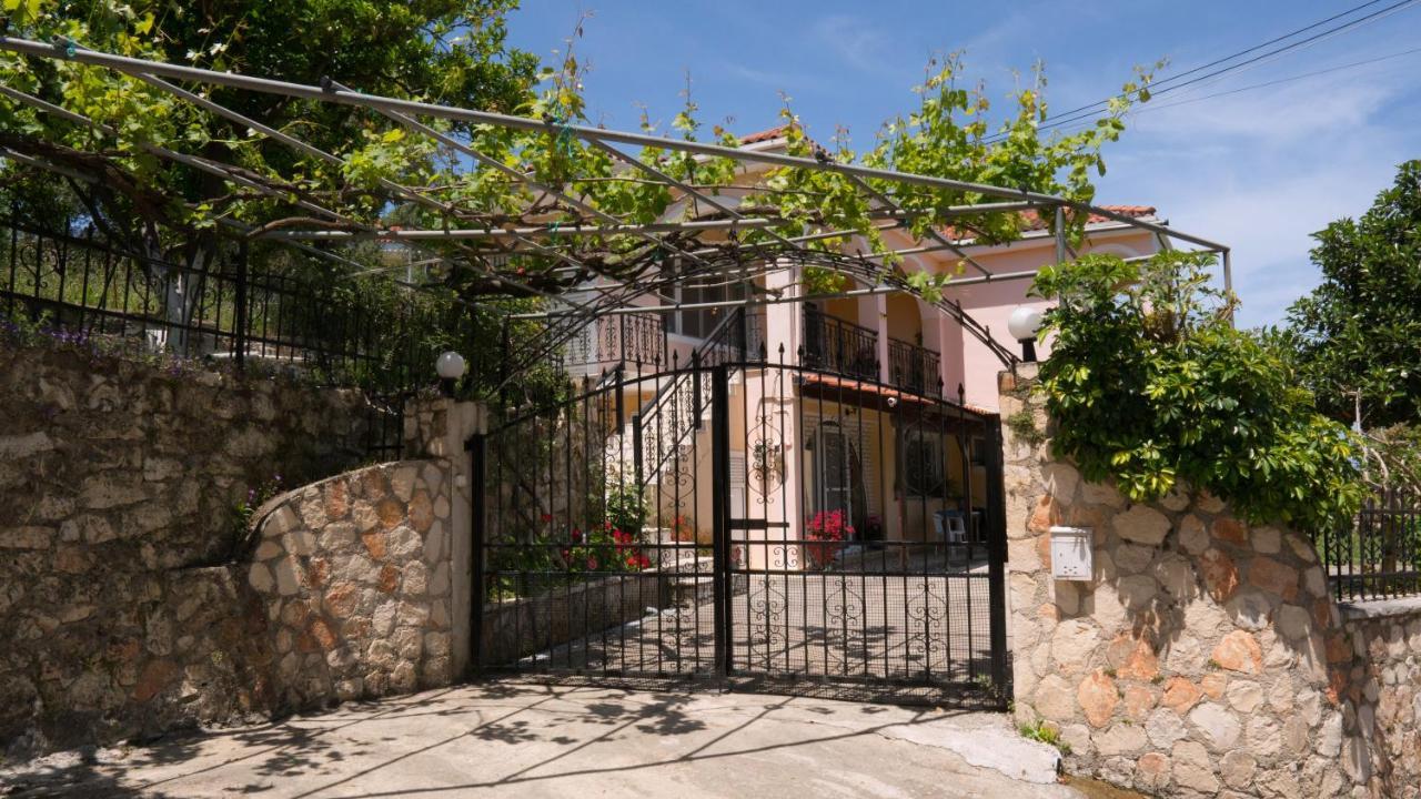 Raptis Guest House 蒂锡利维 外观 照片